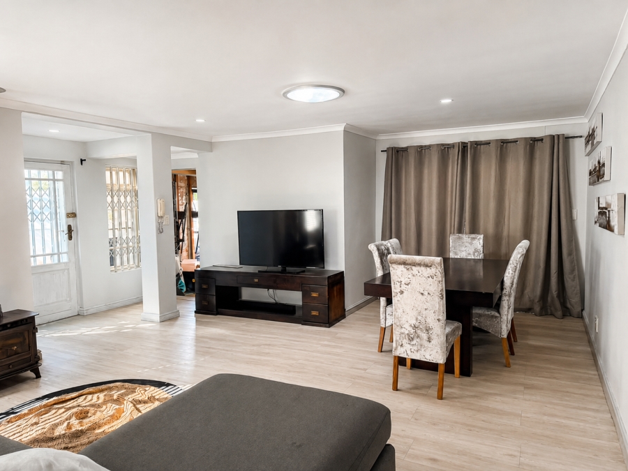 To Let 4 Bedroom Property for Rent in Edgemead Western Cape